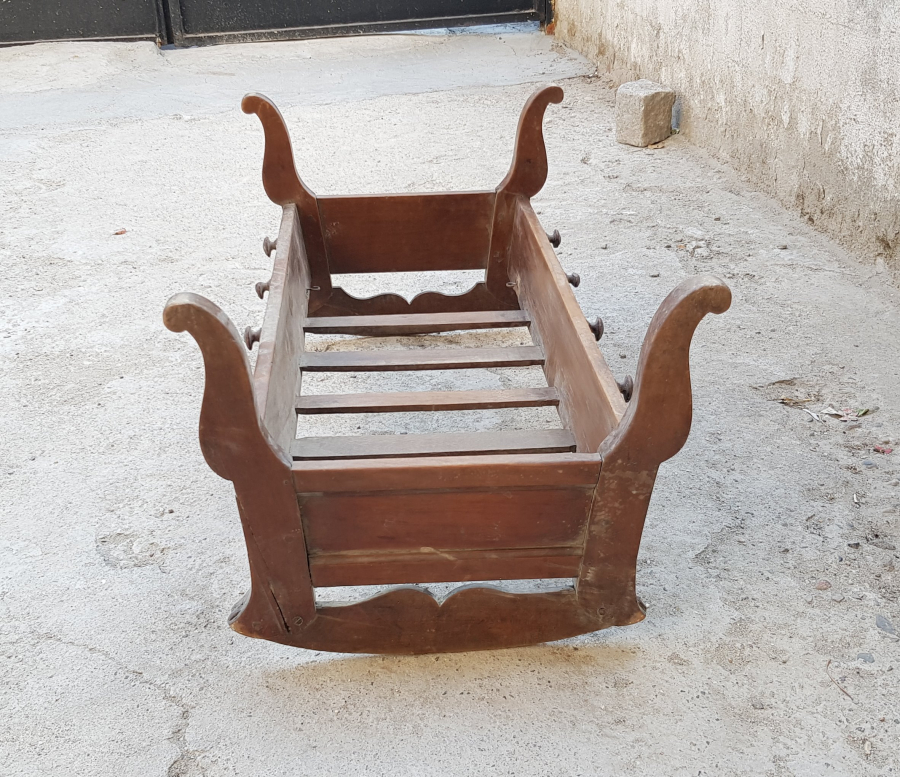 AHŞAPTAN MAMUL BÜYÜK BOY ANTİKA BEŞİK