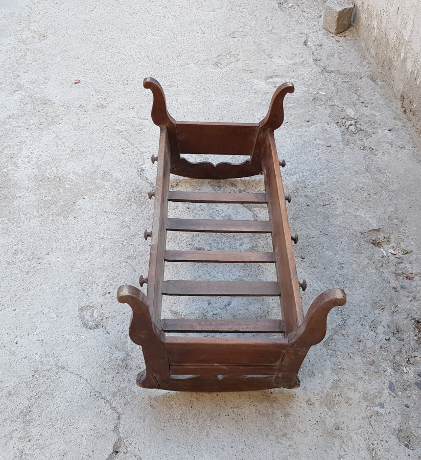 AHŞAPTAN MAMUL BÜYÜK BOY ANTİKA BEŞİK