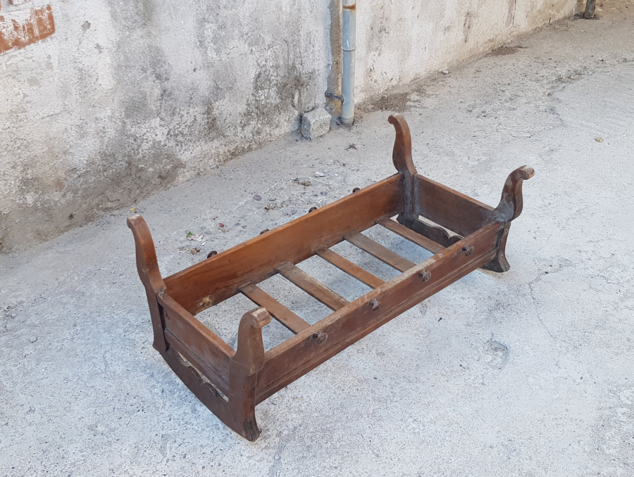 AHŞAPTAN MAMUL BÜYÜK BOY ANTİKA BEŞİK