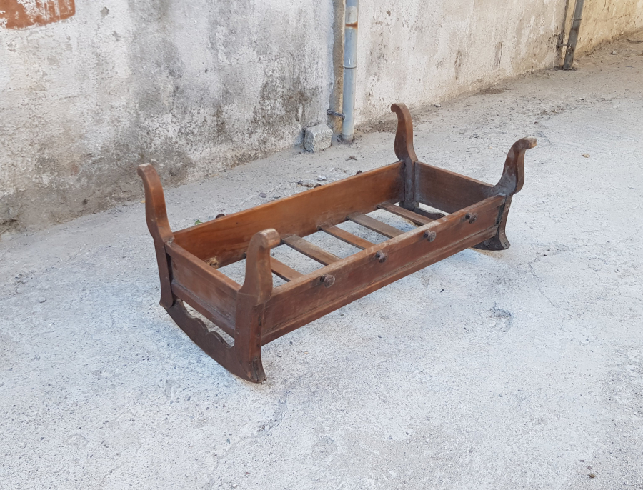 AHŞAPTAN MAMUL BÜYÜK BOY ANTİKA BEŞİK