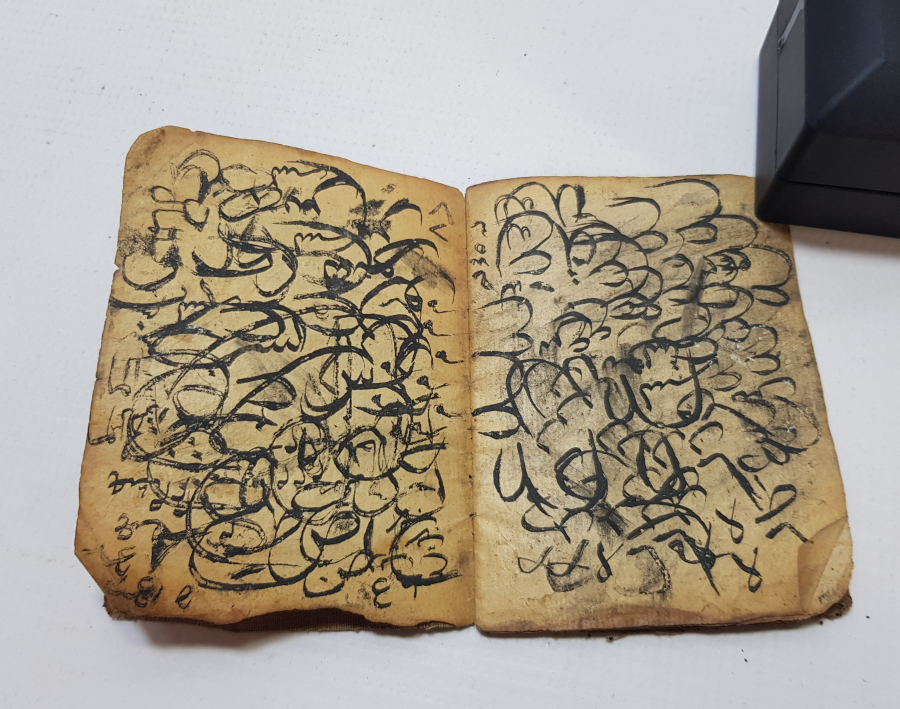 İÇERİSİNDE EBCEDLER VE CİN TASVİRLERİ BULUNAN NADİR EL YAZMA ASKER ENAMI