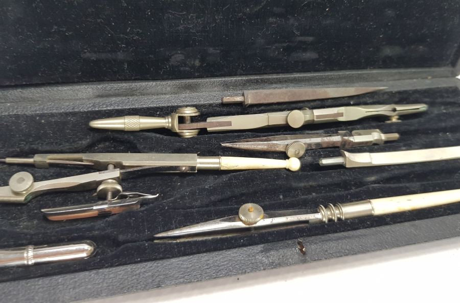 TUTMAÇLARI KEMİK OSMANLI DÖNEMİ ORJİNAL KUTUSUNDA PERGEL TAKIMI