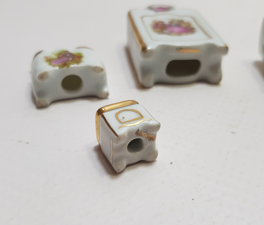 ÜZERLERİ ALTIN VARAKLI LİMOGES ANTİKA MİNYATÜR YATAK ODASI TAKIMI