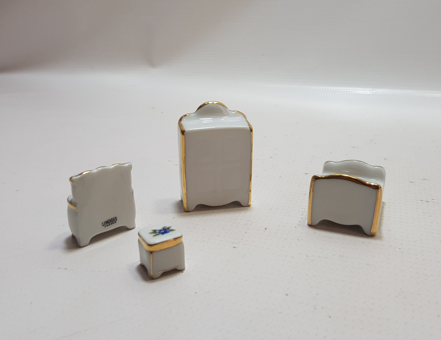 ÜZERLERİ ALTIN VARAKLI LİMOGES ANTİKA MİNYATÜR YATAK ODASI TAKIMI