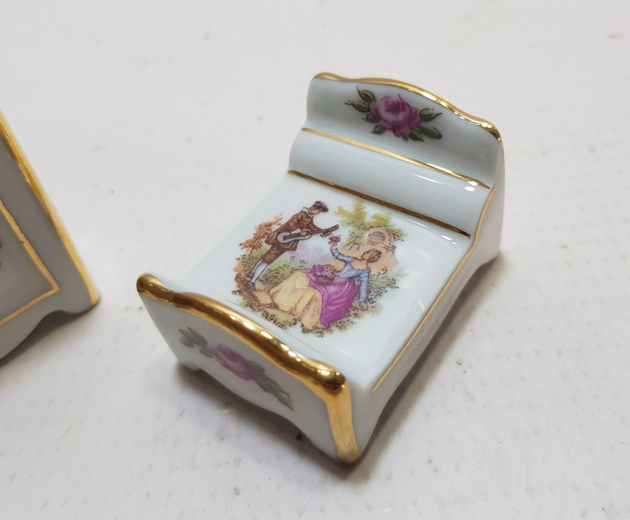 ÜZERLERİ ALTIN VARAKLI LİMOGES ANTİKA MİNYATÜR YATAK ODASI TAKIMI