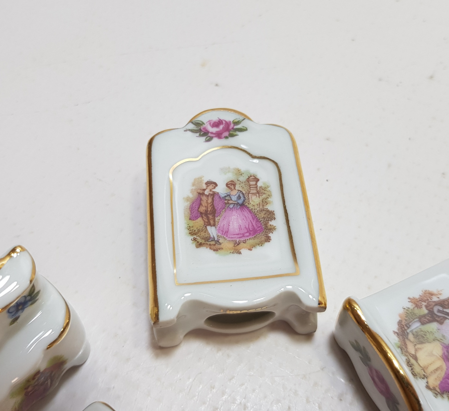 ÜZERLERİ ALTIN VARAKLI LİMOGES ANTİKA MİNYATÜR YATAK ODASI TAKIMI