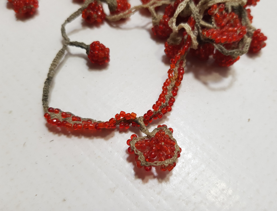 OPAL BONCUKLU ANTİK BÖĞÜRTLENLİ YAZMA KENARI