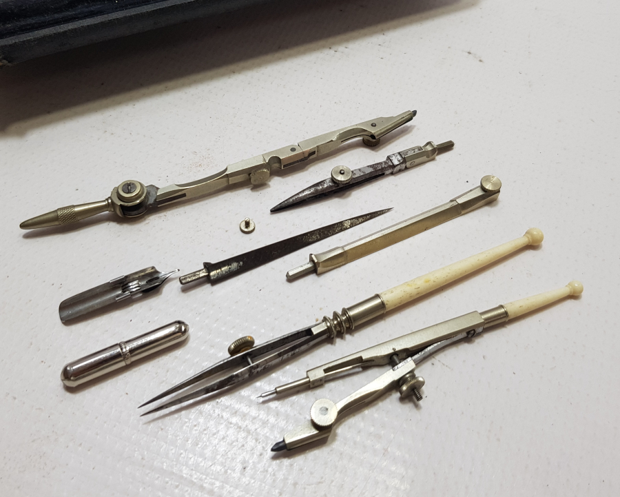 TUTMAÇLARI KEMİK OSMANLI DÖNEMİ ORJİNAL KUTUSUNDA PERGEL TAKIMI