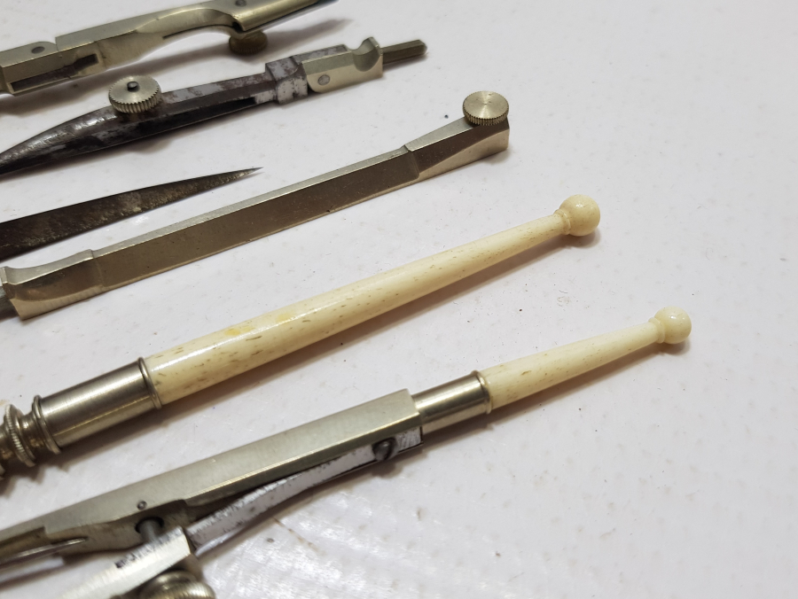 TUTMAÇLARI KEMİK OSMANLI DÖNEMİ ORJİNAL KUTUSUNDA PERGEL TAKIMI