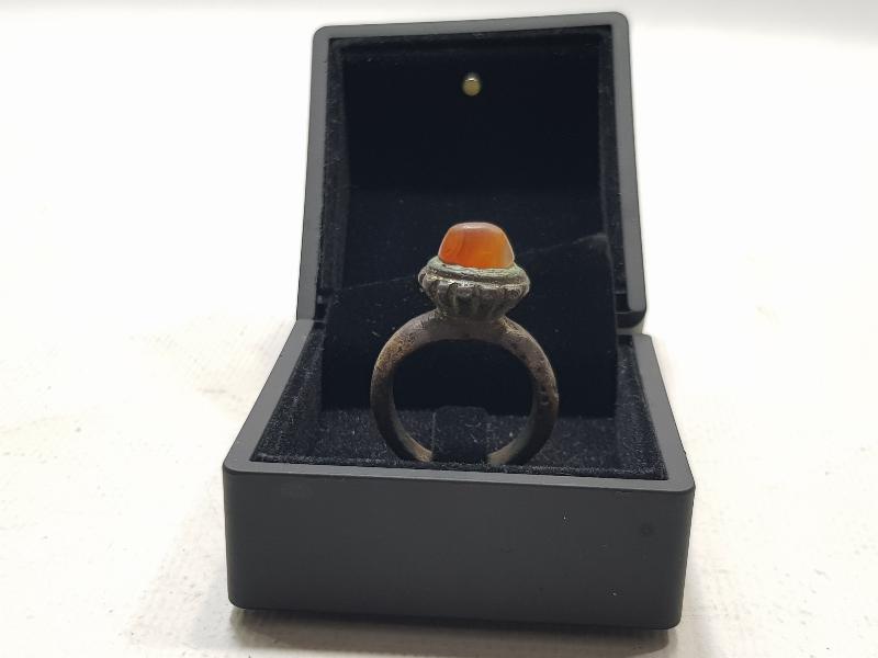 SÜLEYMANİYE AKİĞİNDEN MAMUL SÜMBÜLLÜ TARİKATINA AİT DERVİŞ YÜZÜĞÜ