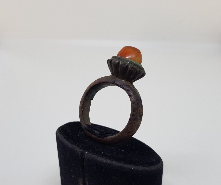 SÜLEYMANİYE AKİĞİNDEN MAMUL SÜMBÜLLÜ TARİKATINA AİT DERVİŞ YÜZÜĞÜ