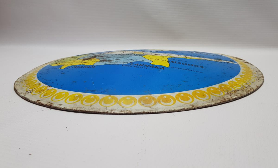 1974 ÖNCESİ TÜRK ADASI KIBRIS HARİTALI VE BÜLENT ECEVİT RESİMLİ TENEKE LEVHA