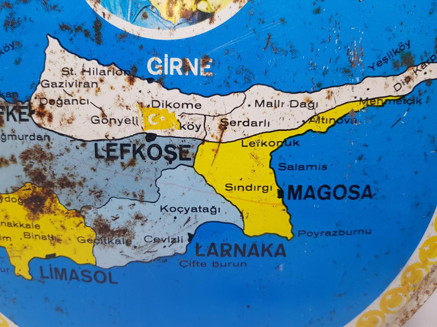 1974 ÖNCESİ TÜRK ADASI KIBRIS HARİTALI VE BÜLENT ECEVİT RESİMLİ TENEKE LEVHA