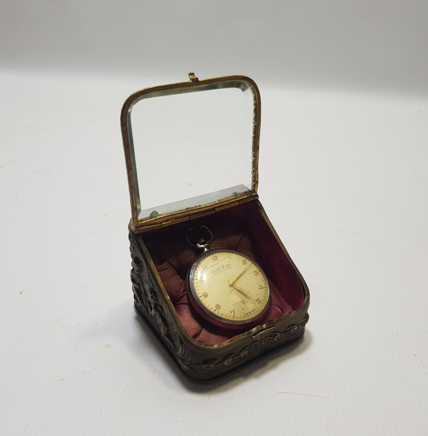 KABARTMA İŞÇİLİKLİ NADİR FORMDA ŞEYTANLI PRİOR CEP SAATİ STANDI