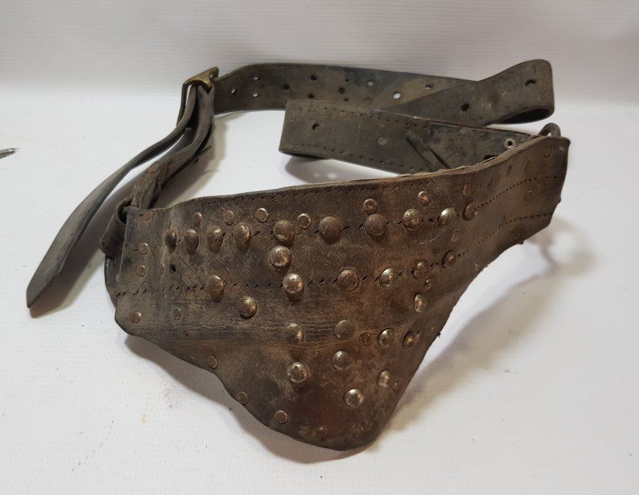 OSMANLI DÖNEMİ ÜZERİ KABARALI YENİÇERİ YATAĞAN KÜTÜKLÜĞÜ