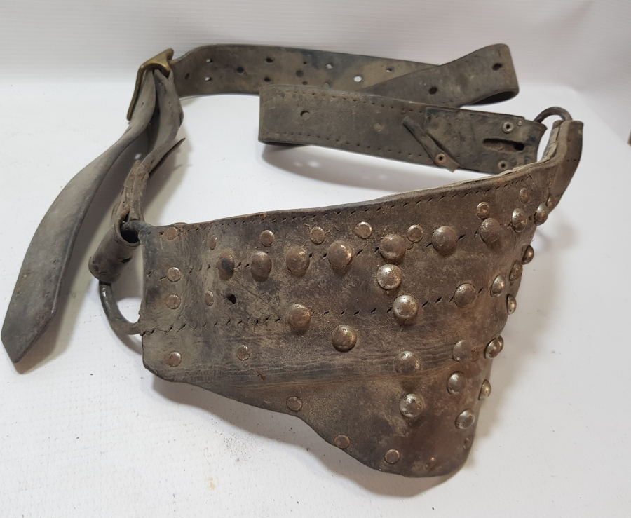 OSMANLI DÖNEMİ ÜZERİ KABARALI YENİÇERİ YATAĞAN KÜTÜKLÜĞÜ