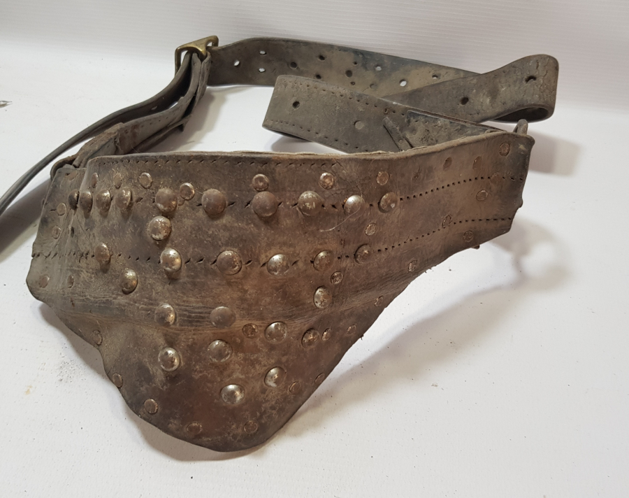 OSMANLI DÖNEMİ ÜZERİ KABARALI YENİÇERİ YATAĞAN KÜTÜKLÜĞÜ