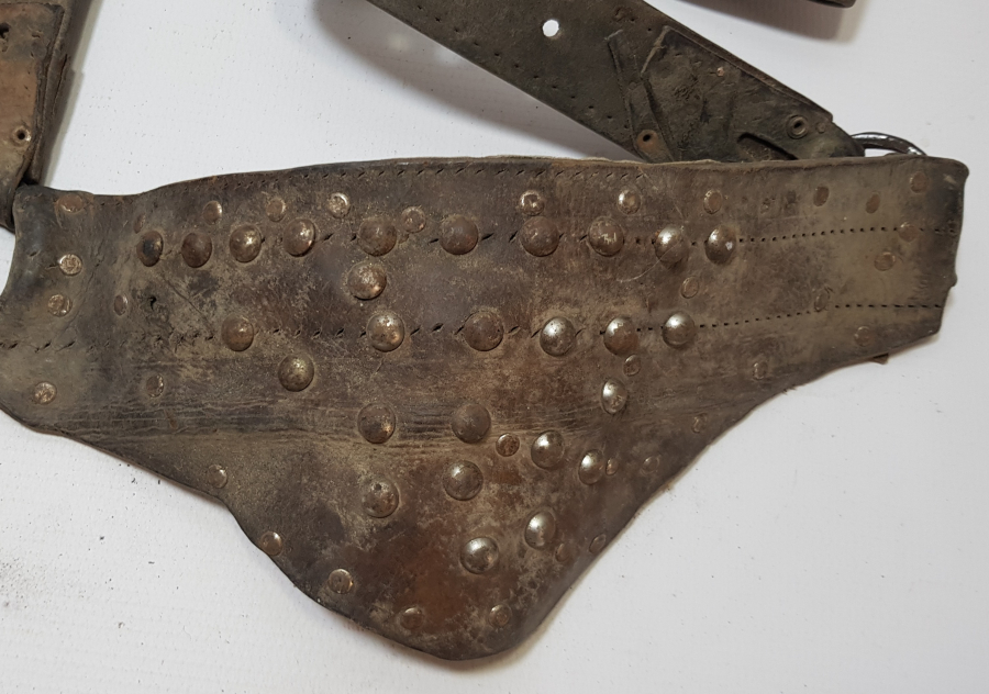 OSMANLI DÖNEMİ ÜZERİ KABARALI YENİÇERİ YATAĞAN KÜTÜKLÜĞÜ