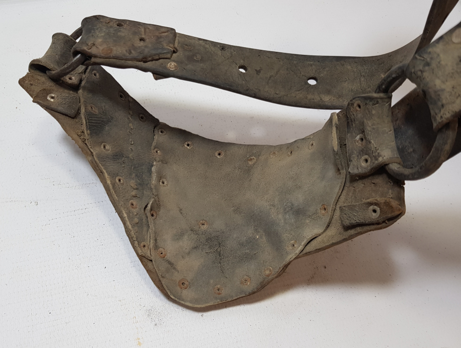 OSMANLI DÖNEMİ ÜZERİ KABARALI YENİÇERİ YATAĞAN KÜTÜKLÜĞÜ