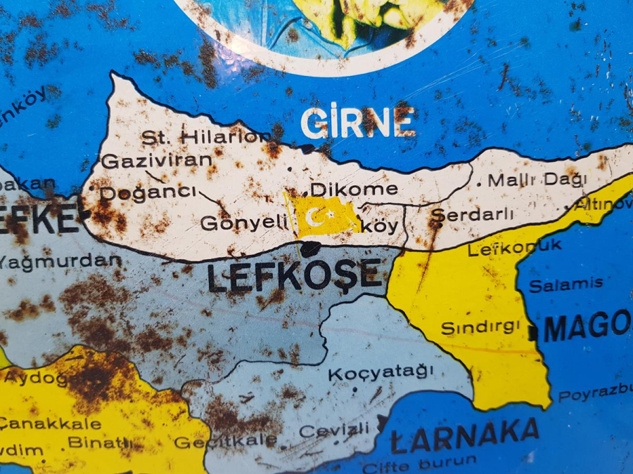 1974 ÖNCESİ TÜRK ADASI KIBRIS HARİTALI VE BÜLENT ECEVİT RESİMLİ TENEKE LEVHA