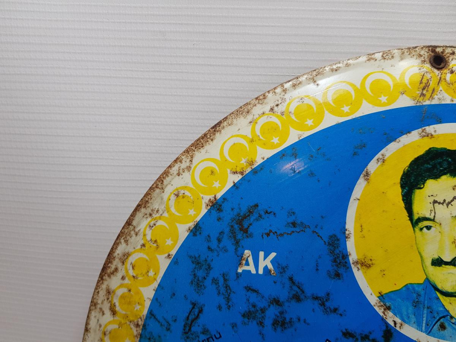 1974 ÖNCESİ TÜRK ADASI KIBRIS HARİTALI VE BÜLENT ECEVİT RESİMLİ TENEKE LEVHA