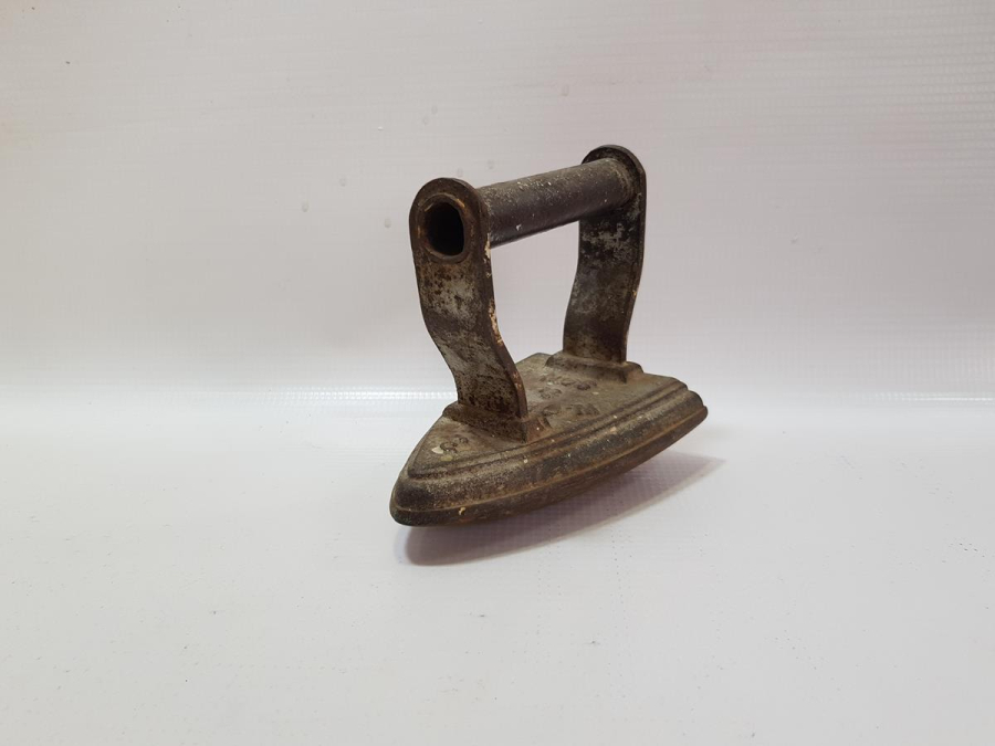 FARKLI FORMDA ÇOK NADİR ANTİKA ÜTÜ