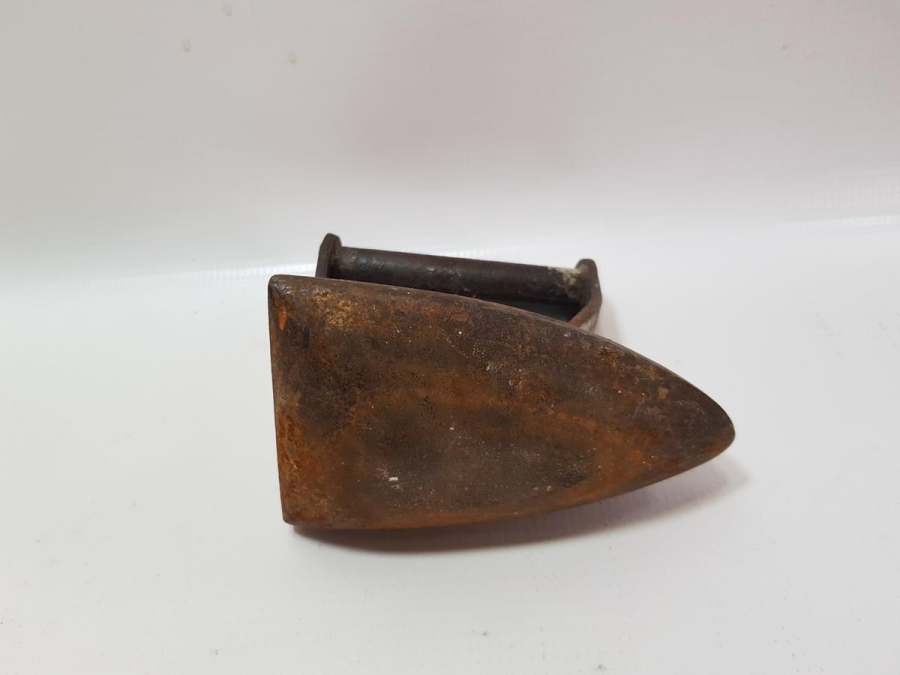 FARKLI FORMDA ÇOK NADİR ANTİKA ÜTÜ