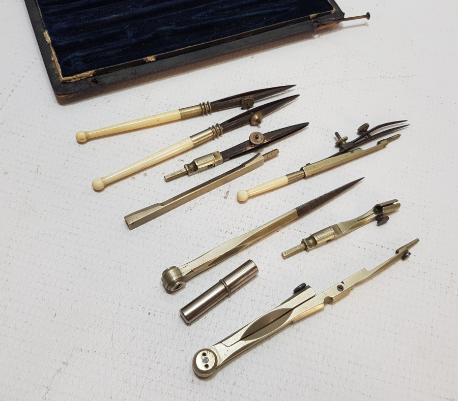 KUTUSUNDA ANTİKA FİLDİŞİ SAPLI PERGEL TAKIMI