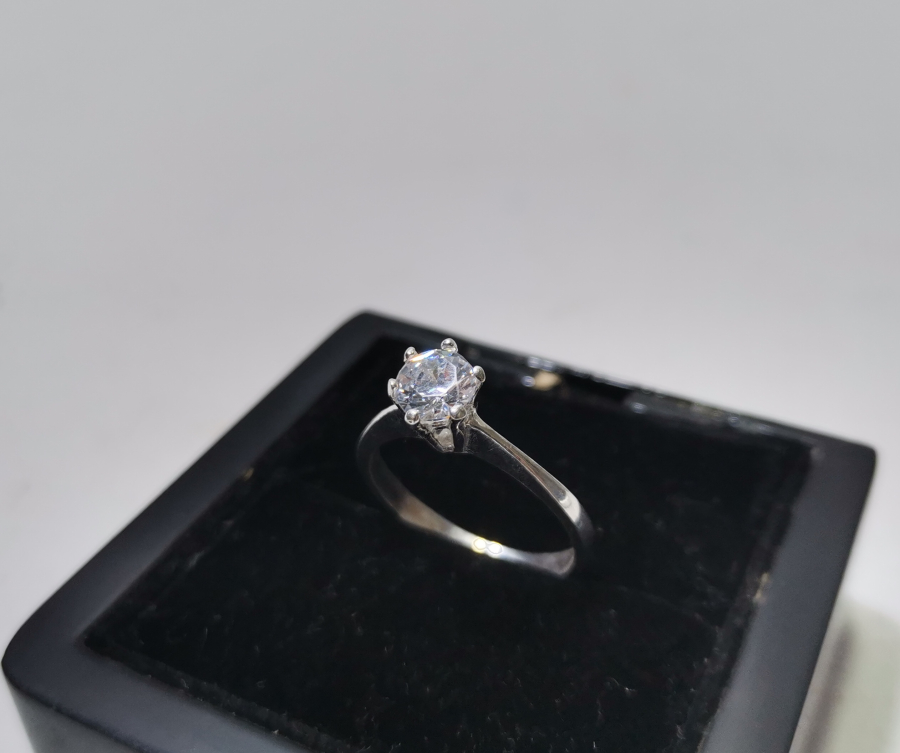 GÜMÜŞ TEKTAŞ YÜZÜK