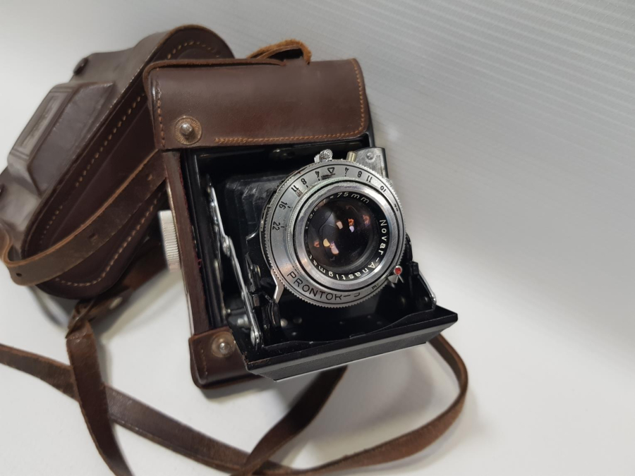 ZEISS IKON KÖRÜKLÜ FOTOĞRAF MAKİNESİ