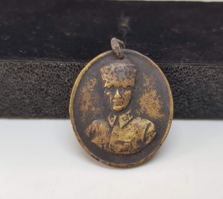 ÇOK NADİR ATATÜRK RESİMLİ OSMANLICA YAZILI HAKİMİYETİ MİLLİYE HATIRASI MADALYA