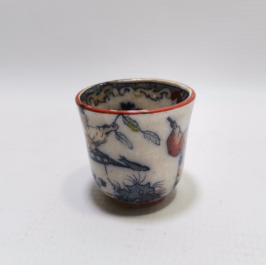 İÇİ VE DIŞI EL BOYAMA İŞÇİLİKLİ NADİR ÇİN KAHVE FİNCANI