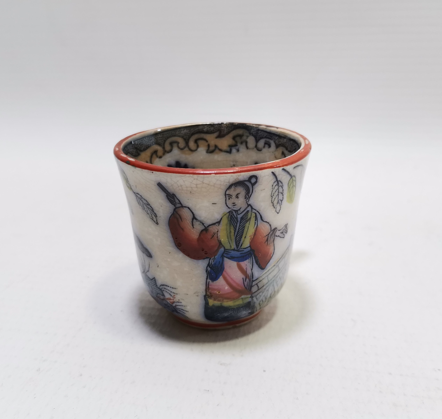 İÇİ VE DIŞI EL BOYAMA İŞÇİLİKLİ NADİR ÇİN KAHVE FİNCANI