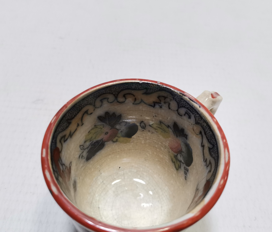 İÇİ VE DIŞI EL BOYAMA İŞÇİLİKLİ NADİR ÇİN KAHVE FİNCANI