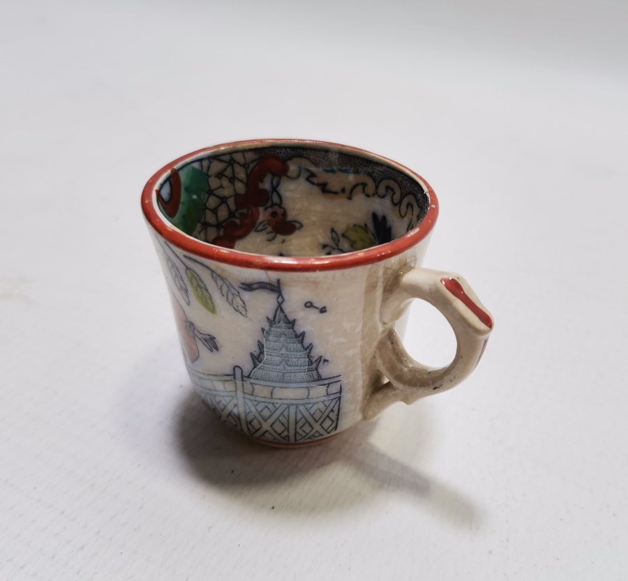 İÇİ VE DIŞI EL BOYAMA İŞÇİLİKLİ NADİR ÇİN KAHVE FİNCANI