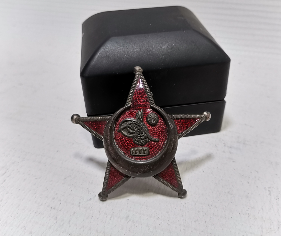 NADİR TİPTE MİNELİ PAŞALARA VERİLEN HARP MADALYASI