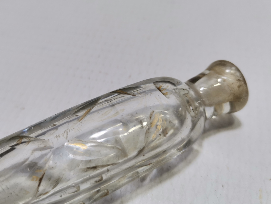 ÜZERİ ALTIN VARAKLI OSMANLI DÖNEMİ NADİR FORMDA BEYKOZ PARFÜM ŞİŞESİ