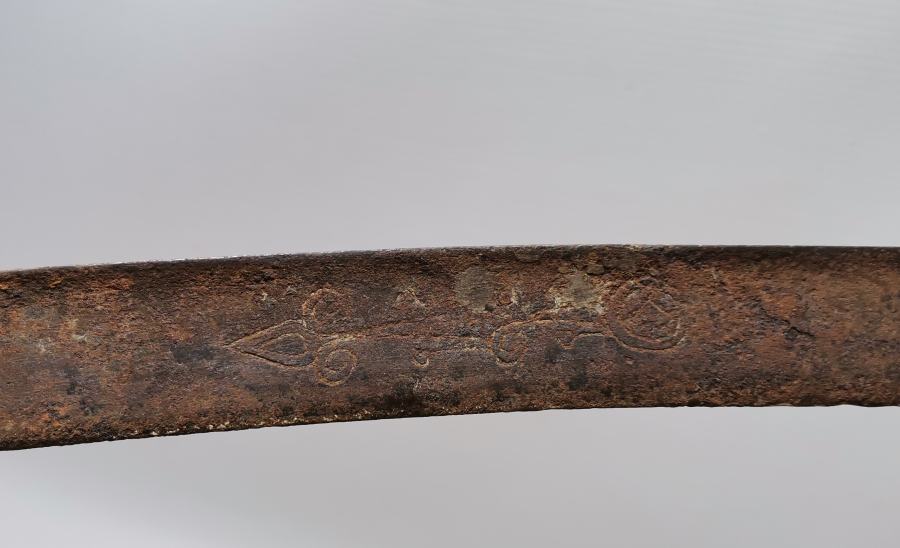 ÜZERİ İŞLEMELİ VE YAZILI OSMANLI DÖNEMİ NADİR FORMDA LEVANTEN YATAĞANI - DENİZCİ YATAĞANI