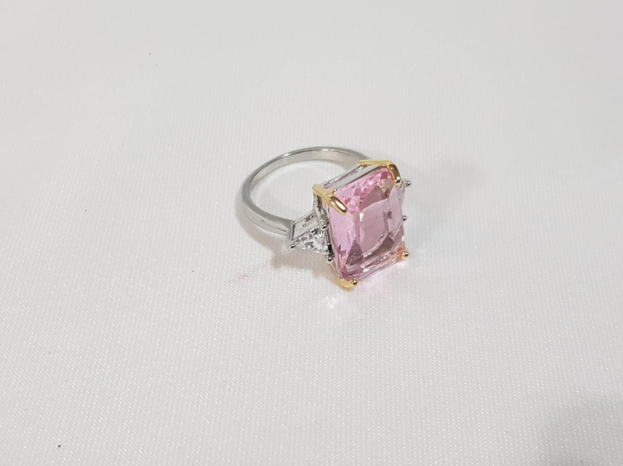 PEMBE ZİRKON TAŞLI BİJUTERİ YÜZÜK 