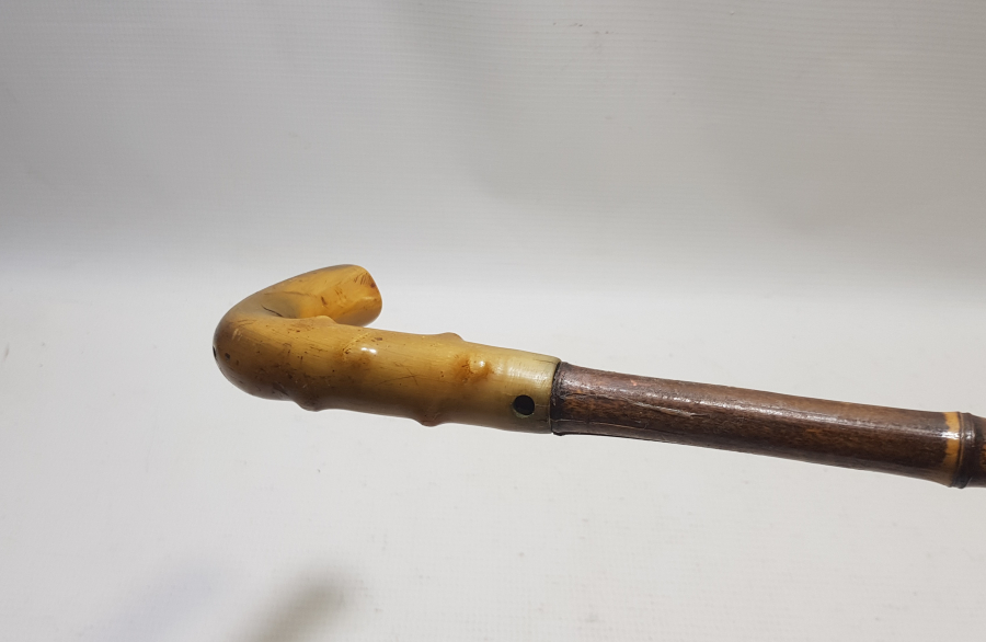 TUTMACI GERGEDAN BOYNUZUNDAN MAMUL OSMANLI DÖNEMİ SOLINGEN MARKA İÇİNDE GİZLİ ŞİŞİ BULUNAN SUBAY BASTONU