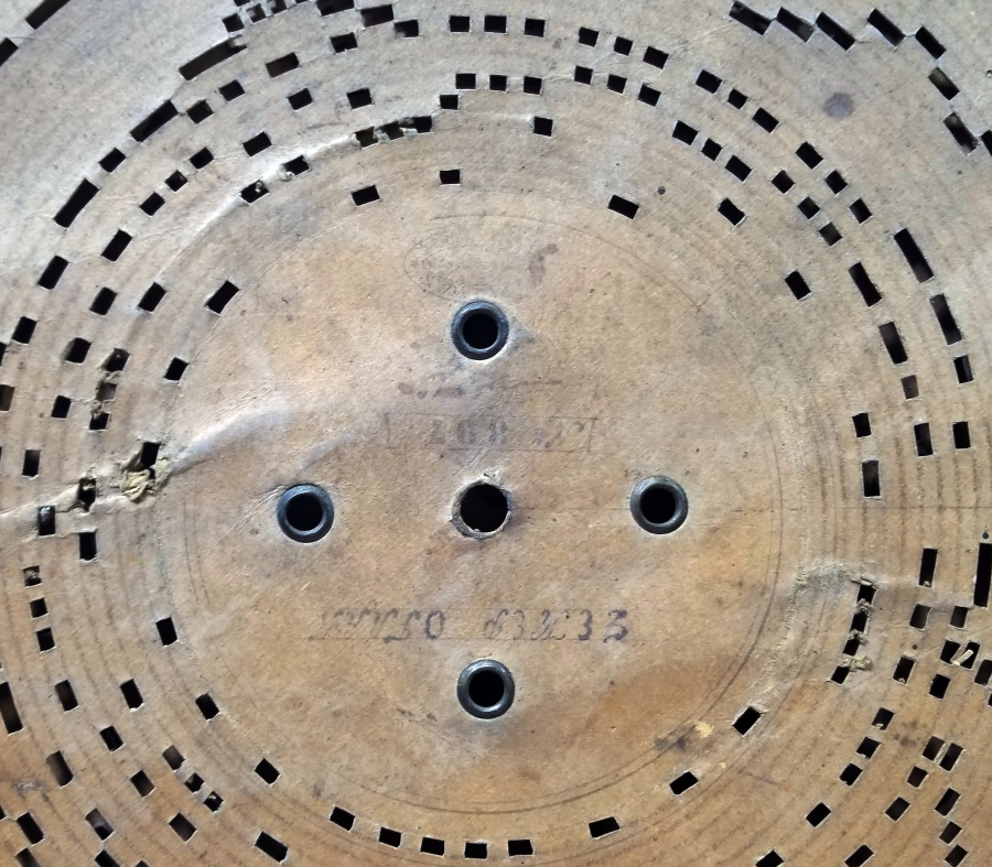 ÜZERLERİ OSMANLICA YAZILI PLAKLARIYLA ÇOK NADİR İLK DÖNEM FONOGRAF GRAMAFONU