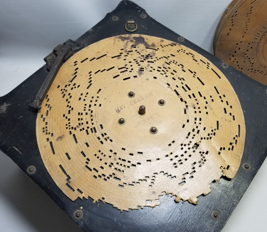 ÜZERLERİ OSMANLICA YAZILI PLAKLARIYLA ÇOK NADİR İLK DÖNEM FONOGRAF GRAMAFONU