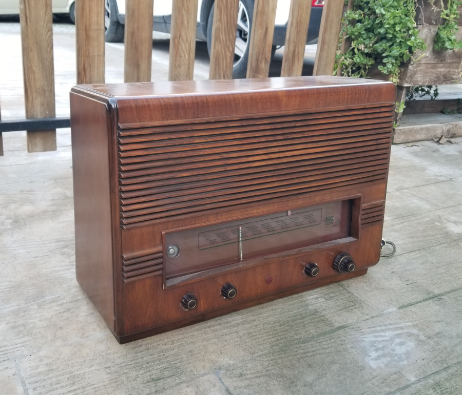 NADİR TİPTE ANTİKA AHŞAP KASALI ÇALIŞAN RADYO
