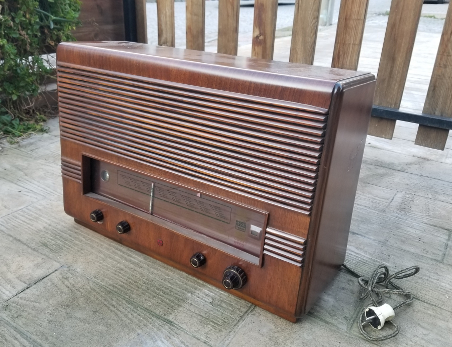 NADİR TİPTE ANTİKA AHŞAP KASALI ÇALIŞAN RADYO