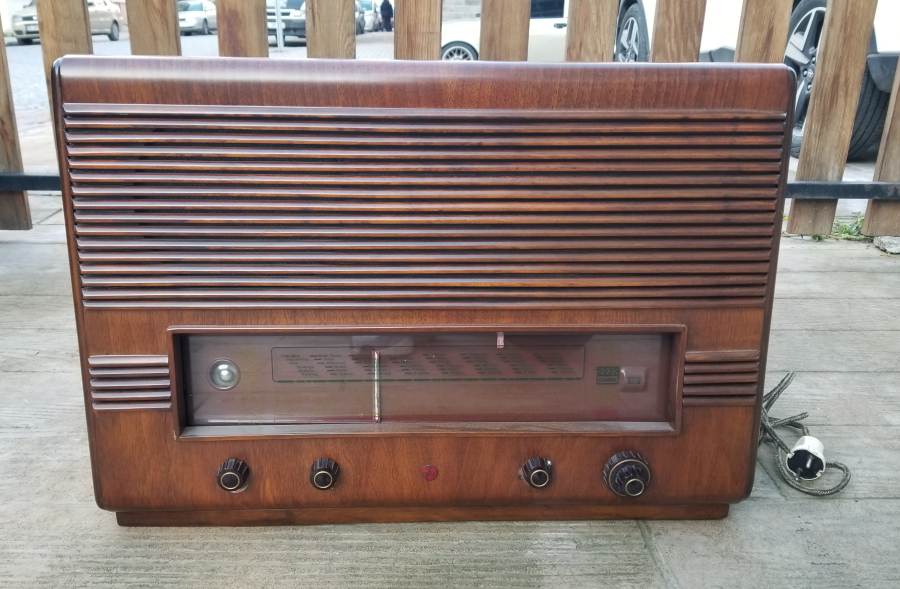 NADİR TİPTE ANTİKA AHŞAP KASALI ÇALIŞAN RADYO