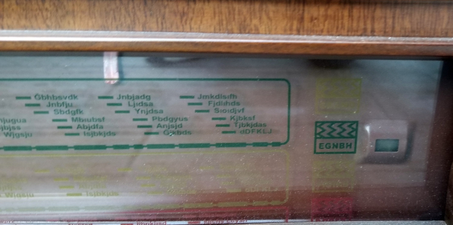 NADİR TİPTE ANTİKA AHŞAP KASALI ÇALIŞAN RADYO