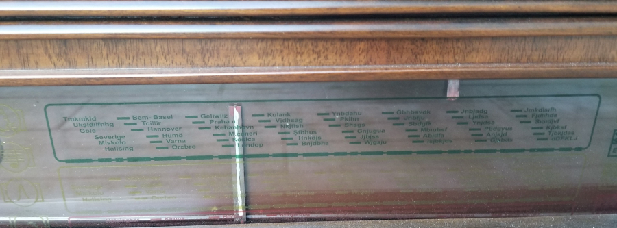 NADİR TİPTE ANTİKA AHŞAP KASALI ÇALIŞAN RADYO