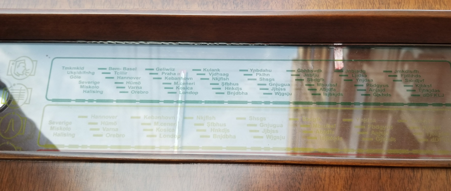 NADİR TİPTE ANTİKA AHŞAP KASALI ÇALIŞAN RADYO