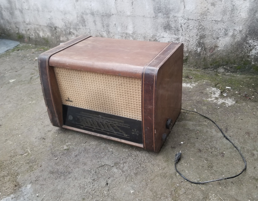 DEV BOYDA ANTİKA DEKORATİF RADYO PİKAP