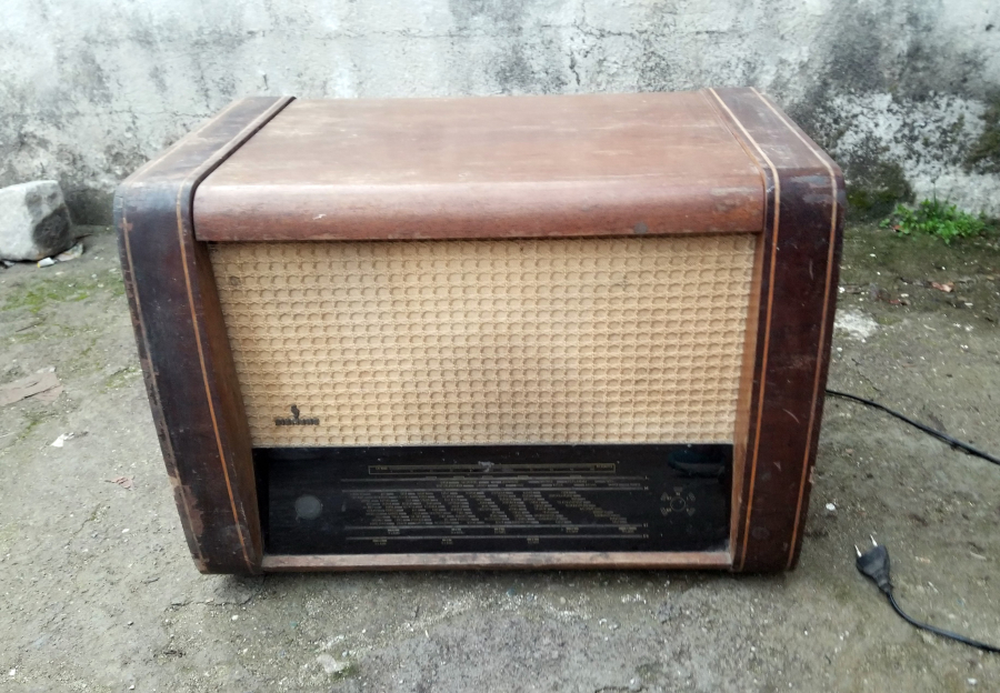 DEV BOYDA ANTİKA DEKORATİF RADYO PİKAP